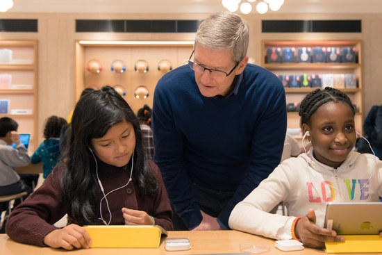 蘋果CEO庫克表示，儘管教育市場自早期的Mac設備起就是蘋果的主要據點，蘋果還是不會追隨Google在教育市場的做法。