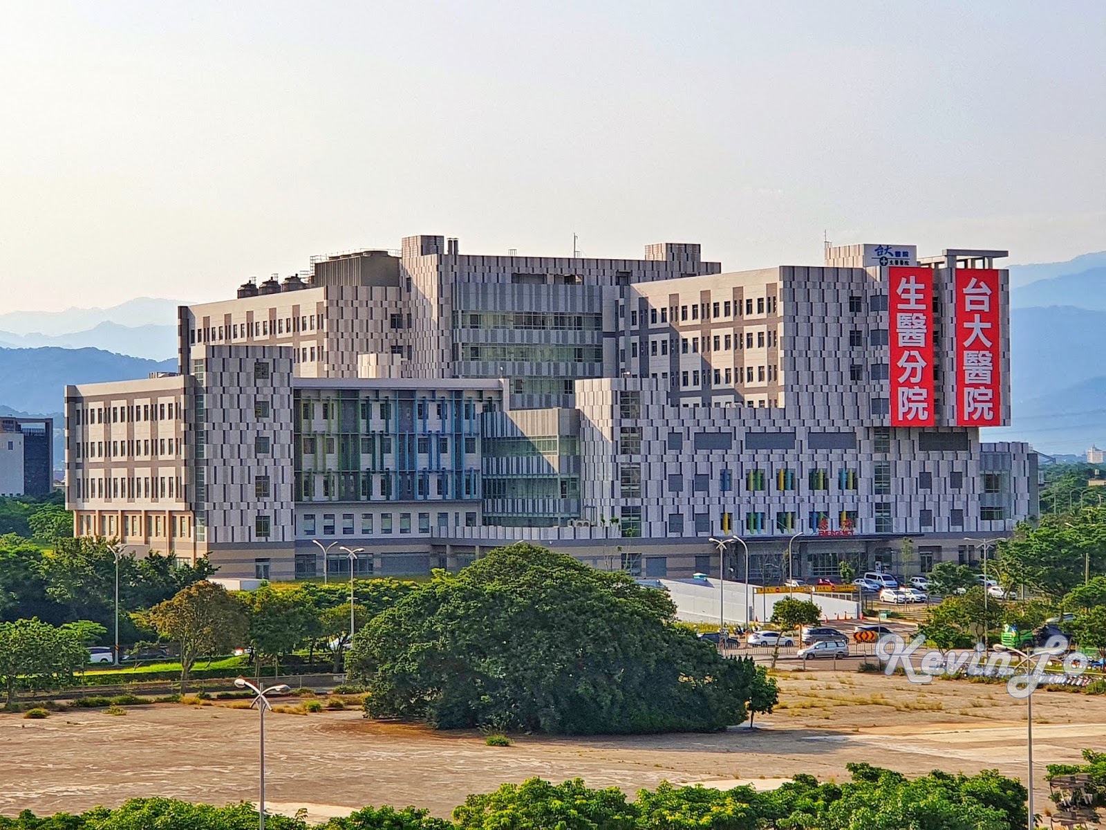 為新竹地區規模最大的醫院，將醫學中心、生醫研究、產業及生活結合，替竹北生活圈增加醫療機能。